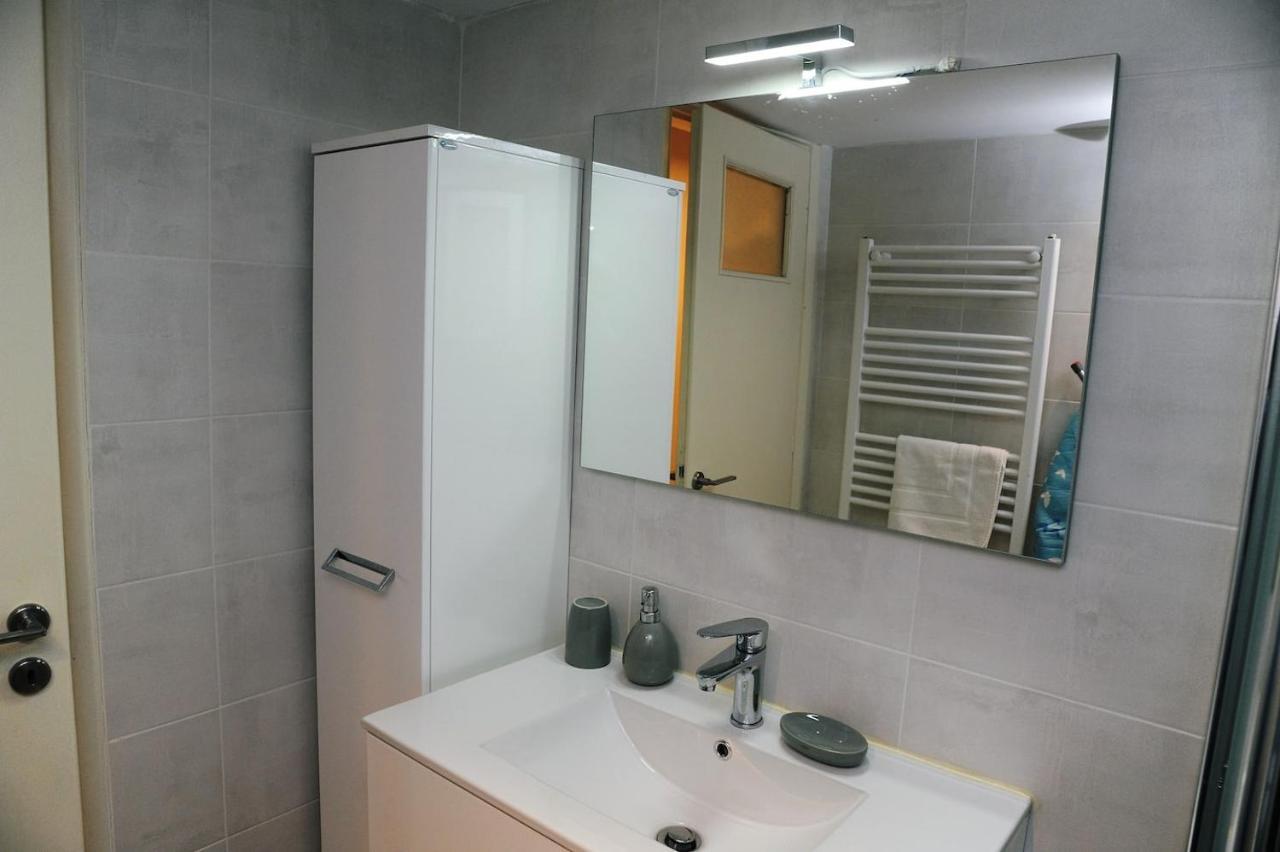 Freatida Apartment Пірей Екстер'єр фото